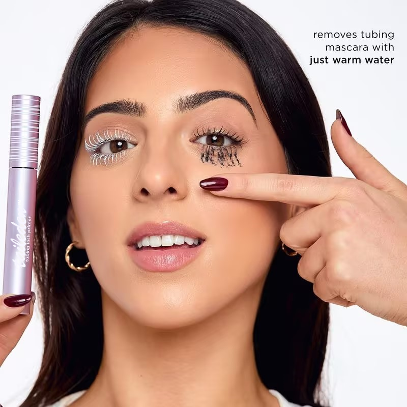 Mascara en primer in een tube met dubbele werking