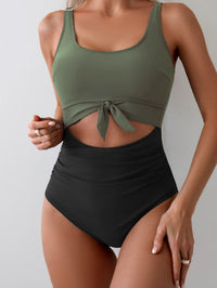 Badpak voor dames met buikcorrigerend effect, cut-out en strikknoop