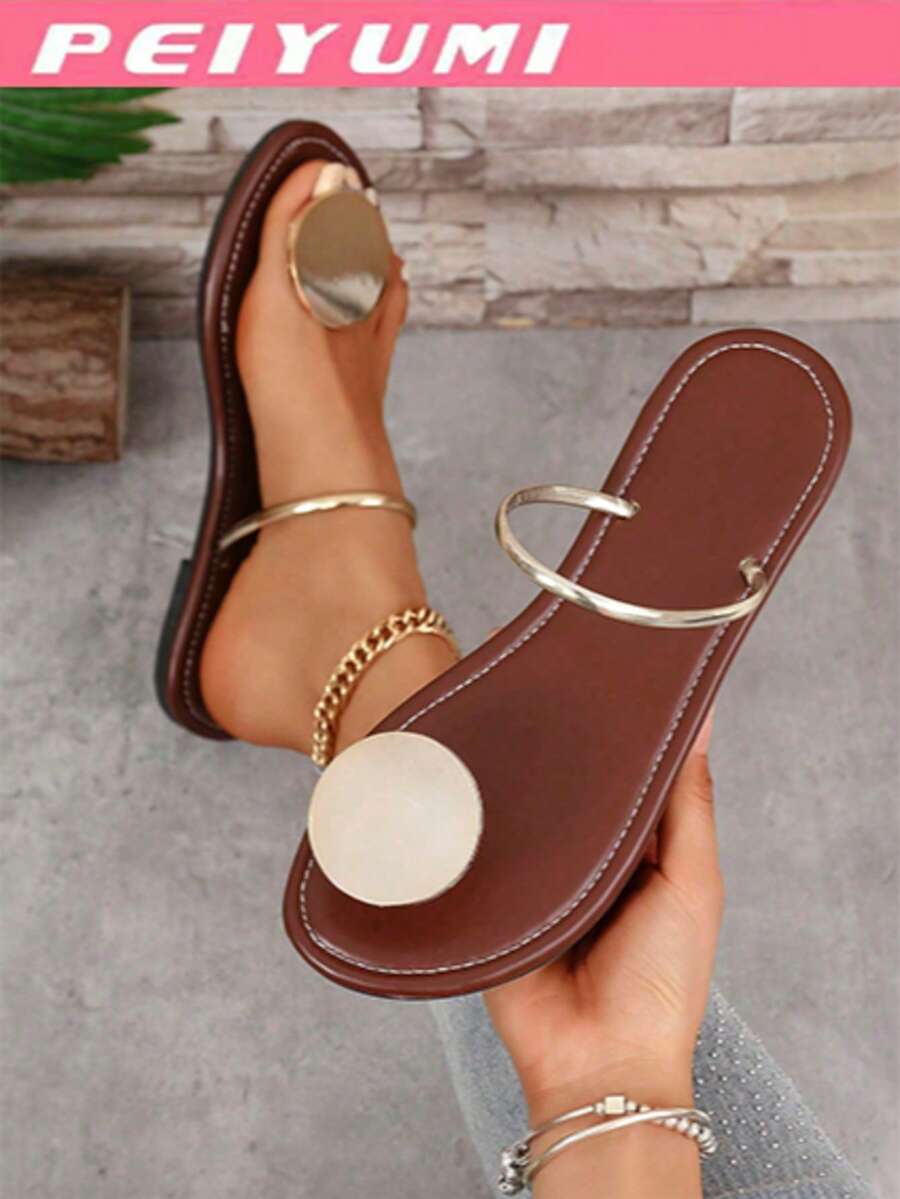 Kaelis Charm – Boho Statement Platte Sandalen