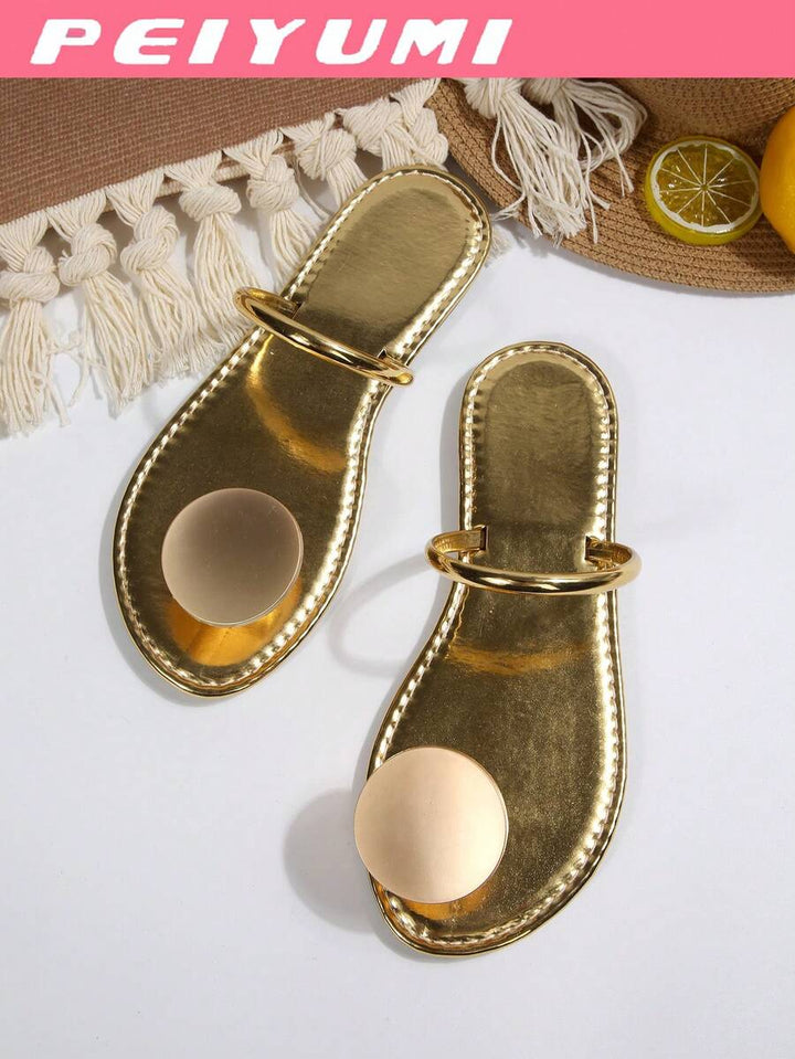 Kaelis Charm – Boho Statement Platte Sandalen