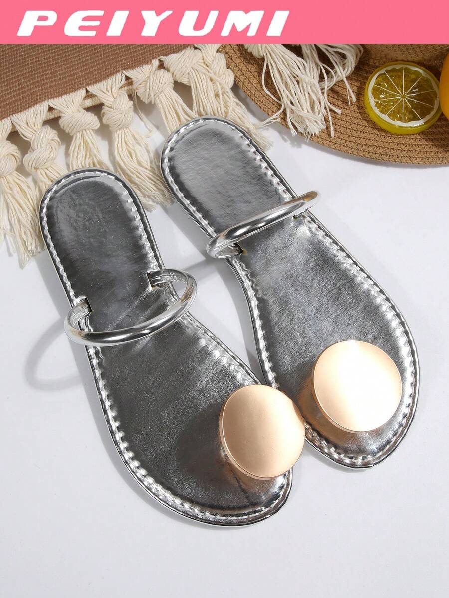 Kaelis Charm – Boho Statement Platte Sandalen