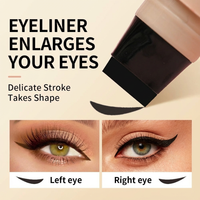 Draaibare eyeliner met dubbele vleugelvorm 