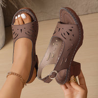 Aera - Slingback sandalen met blokhak en uitsparingen
